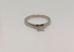 An 18ct white gold princess cut diamond solitaire ring, approx. 0.