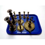 A tray containing a quantity of antique and later brass candlesticks