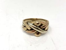 A 9ct gold knot ring, size Q. CONDITION REPORT: 5.4g.
