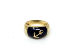 An 18ct gold and enamel ring depicting an anchor, size O.