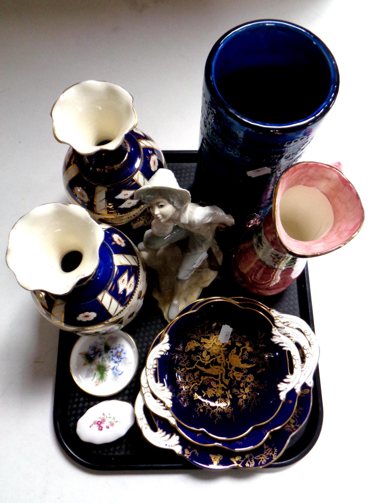 A tray containing assorted ceramics to include Italian vase, a pair of 19th century Imari vases,