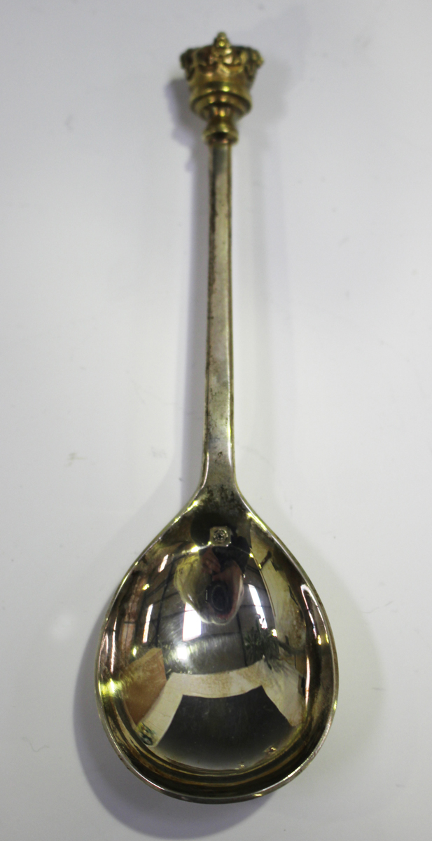 A George V silver apostle spoon, Birmingham 1914, length 18cm, a silver and parcel gilt Silver - Image 2 of 6