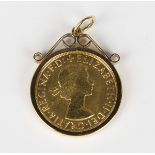 An Elizabeth II sovereign 1957 in a 9ct gold pendant mount, total weight 9.9g, length 3.2cm.Buyer’