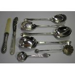 A pair of Edwardian silver trefid serving spoons, London 1904 by Holland, Aldwinckle & Slater,