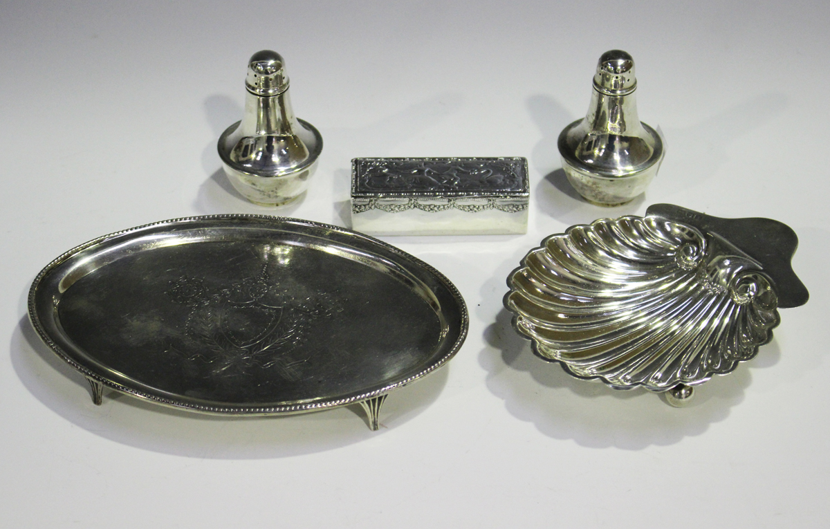 An Edwardian silver oval teapot stand, engraved with a vacant shield shaped cartouche and bellflower