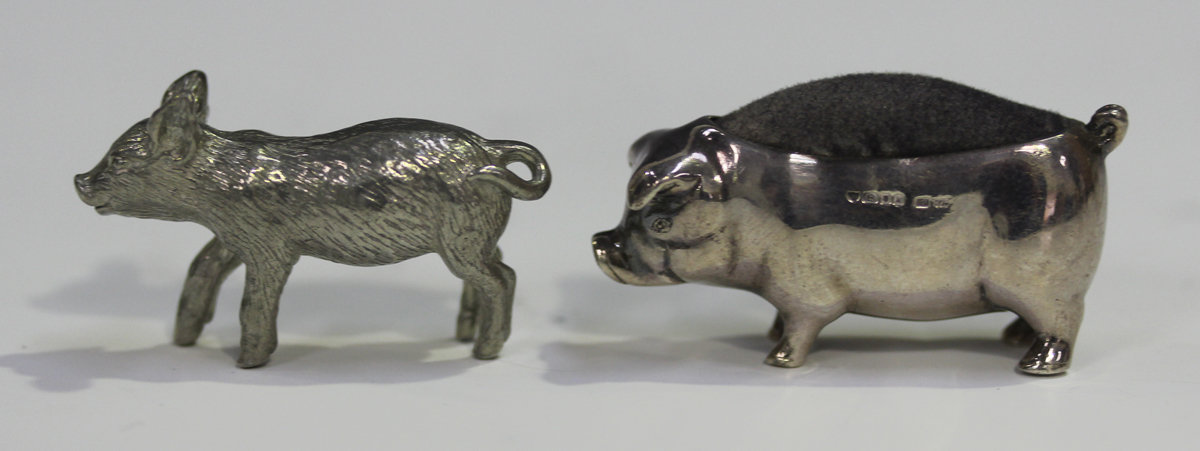 An Elizabeth II silver novelty pin cushion in the form of a pig, London 1986 by Ari D. Norman, - Image 2 of 4