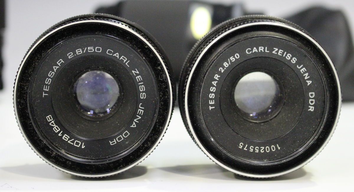 A group of camera lenses, comprising a Schneider-Kreuznach Tele-Xenar 1:5.5/180 lens, No. 3520630, a - Image 13 of 13