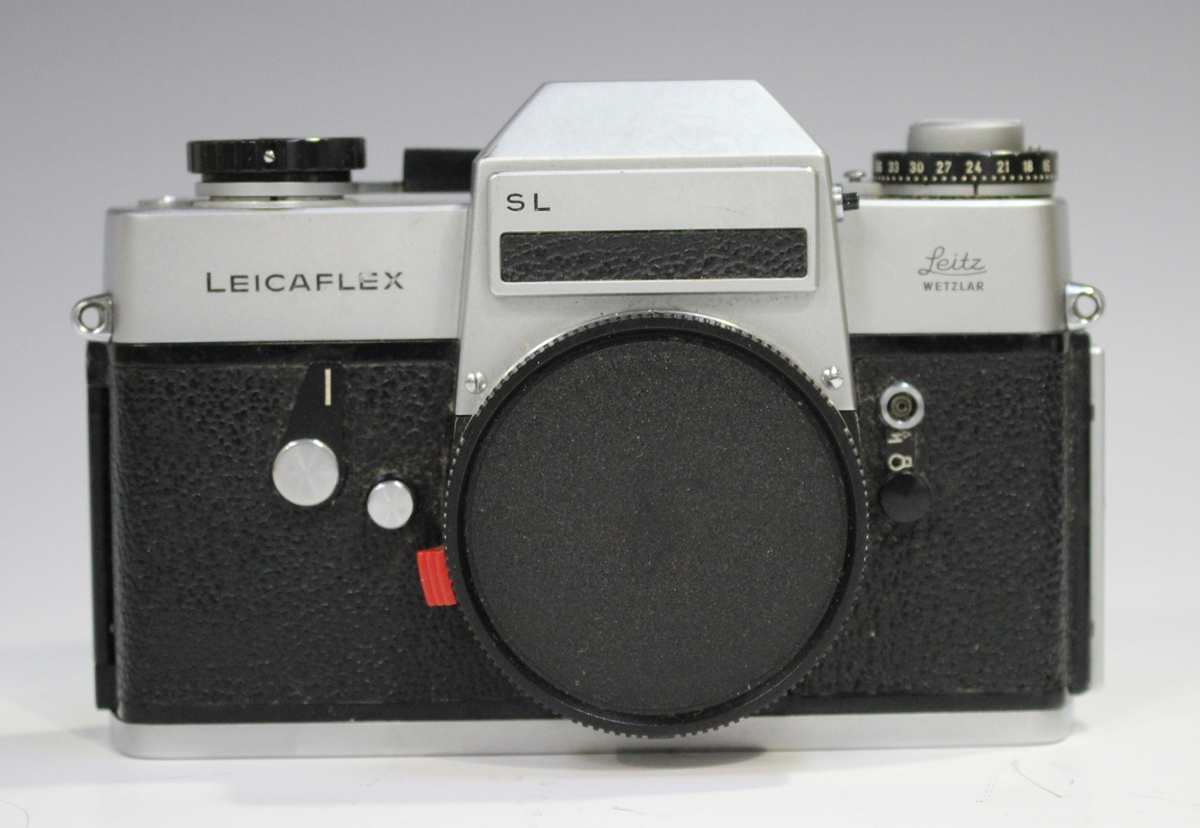 A group of Leitz Wetziar Leica camera equipment, comprising a Leicaflex camera body, No. 1262788, an - Image 11 of 12