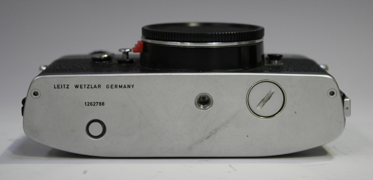A group of Leitz Wetziar Leica camera equipment, comprising a Leicaflex camera body, No. 1262788, an - Image 6 of 12