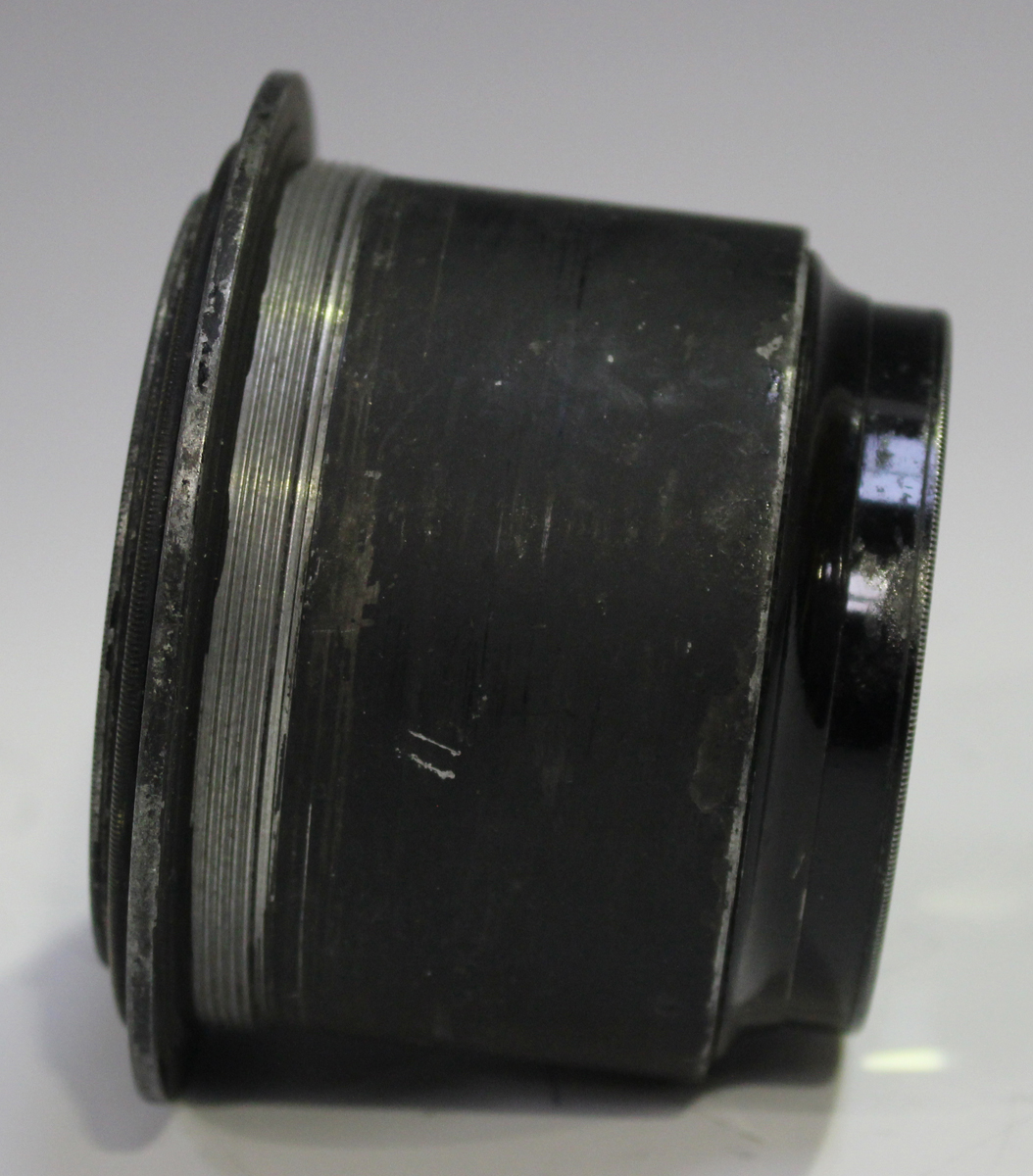 A group of camera lenses, comprising a Schneider-Kreuznach Tele-Xenar 1:5.5/180 lens, No. 3520630, a - Image 2 of 13