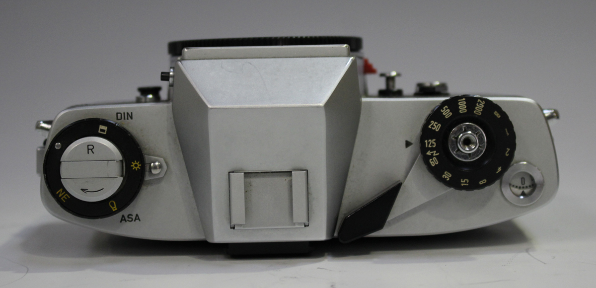 A group of Leitz Wetziar Leica camera equipment, comprising a Leicaflex camera body, No. 1262788, an - Image 7 of 12