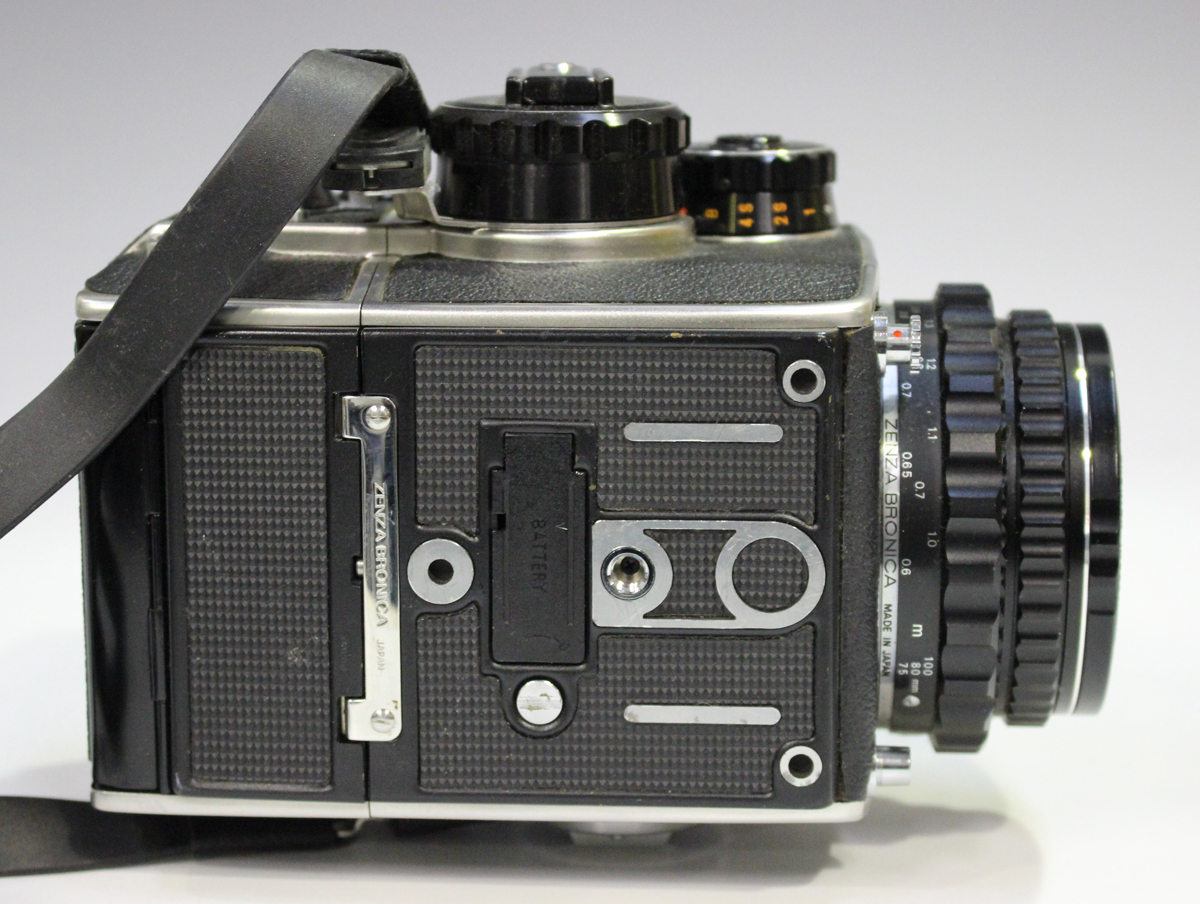 A Zenza Bronica EC-TL camera, No. CB363536, with Zenzanon MC 1:2.4 f=80mm lens, No. 801757, together - Image 7 of 12