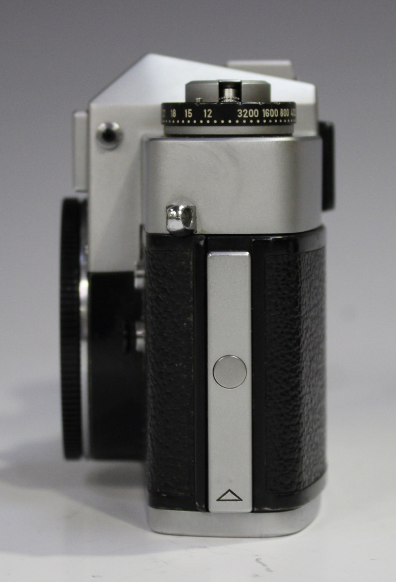 A group of Leitz Wetziar Leica camera equipment, comprising a Leicaflex camera body, No. 1262788, an - Image 8 of 12