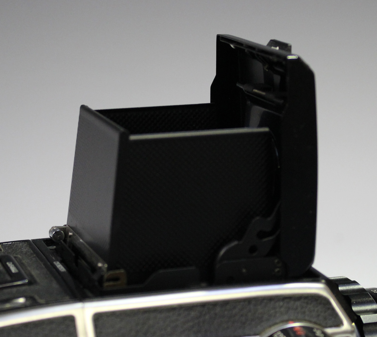 A Zenza Bronica EC-TL camera, No. CB363536, with Zenzanon MC 1:2.4 f=80mm lens, No. 801757, together - Image 6 of 12