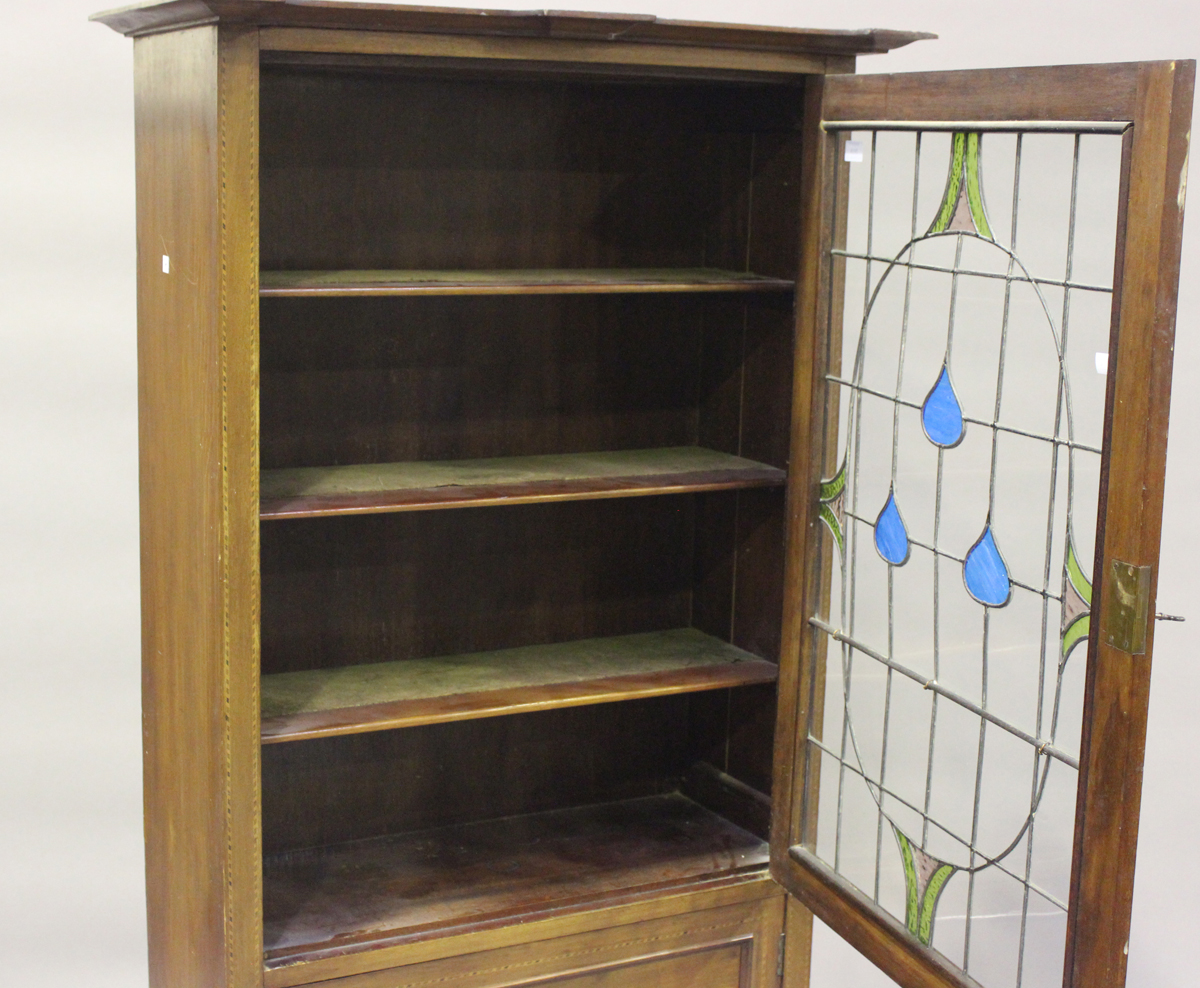 An Edwardian Art Nouveau mahogany display cabinet with overall chequer stringing, the stained and - Image 2 of 6