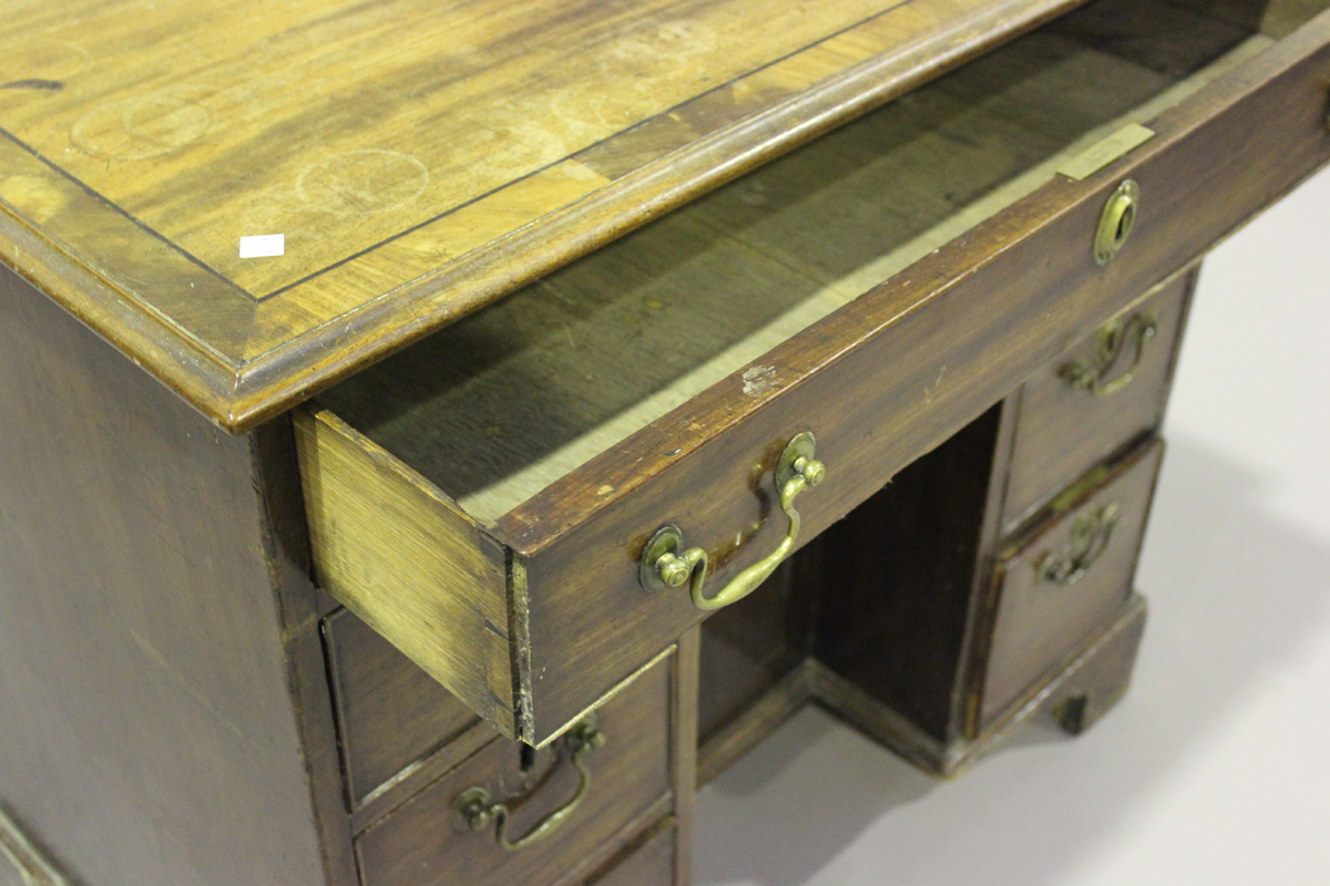 An early 19th century mahogany kneehole desk with crossbanded and ebony line inlaid decoration, - Image 4 of 5