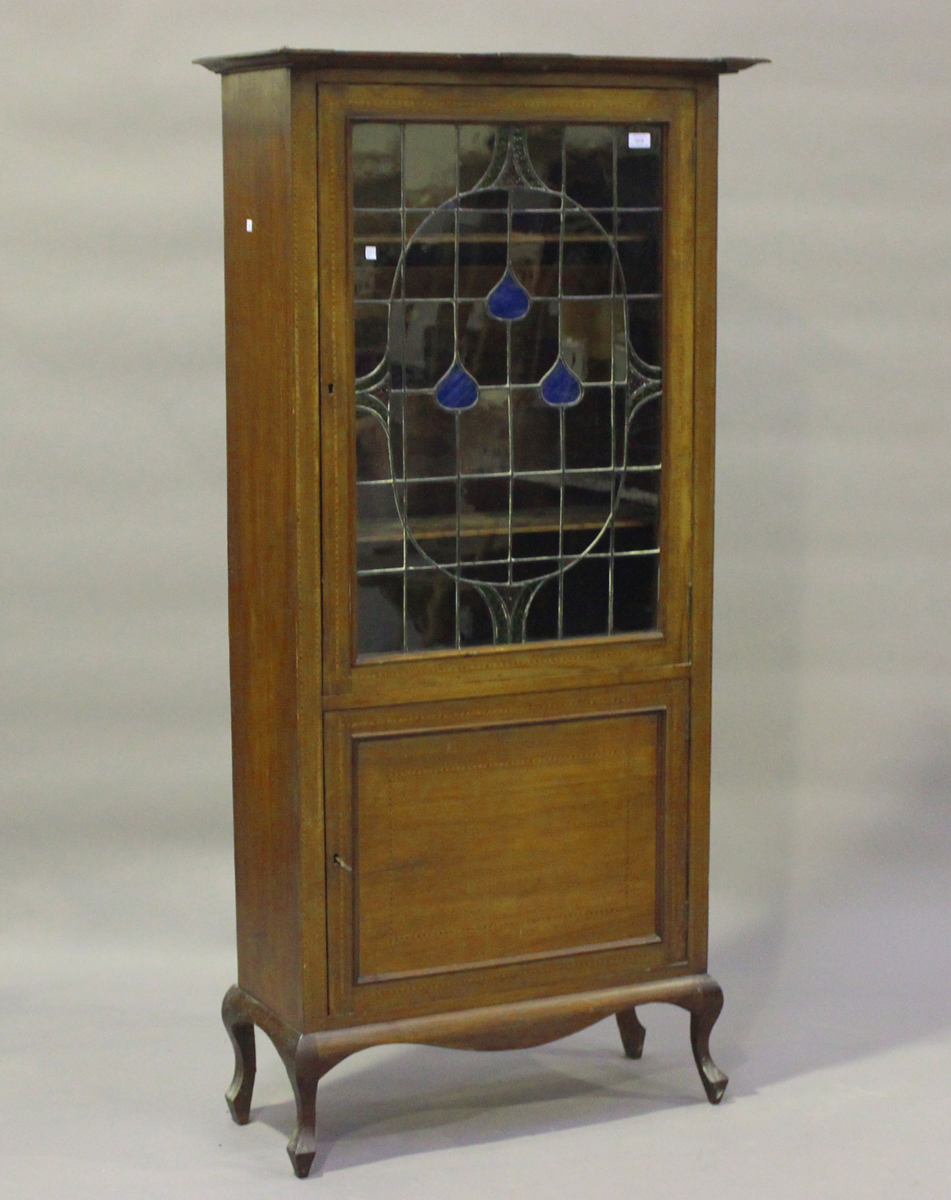 An Edwardian Art Nouveau mahogany display cabinet with overall chequer stringing, the stained and