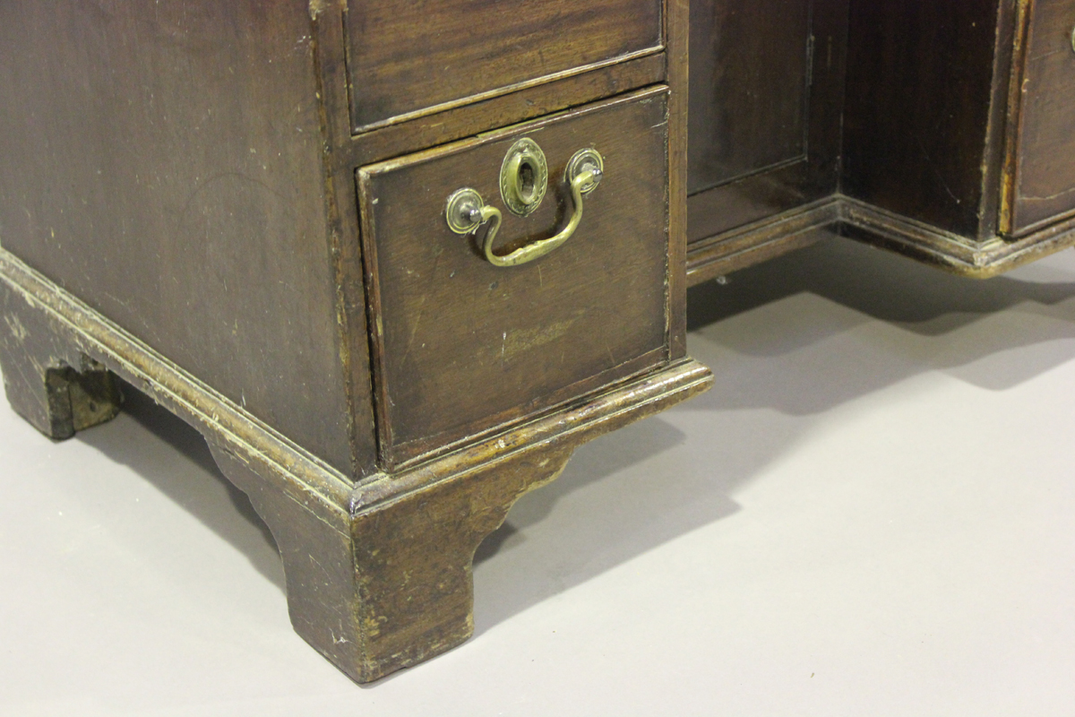 An early 19th century mahogany kneehole desk with crossbanded and ebony line inlaid decoration, - Image 2 of 5