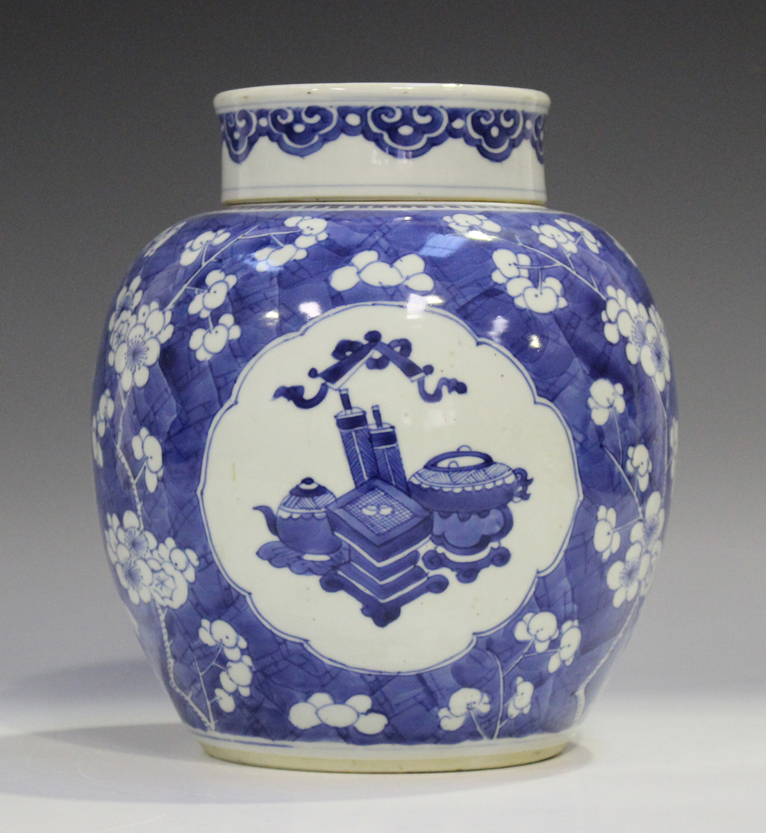 A Chinese blue and white porcelain ginger jar and cover, Kangxi period, painted with panels of - Image 11 of 11