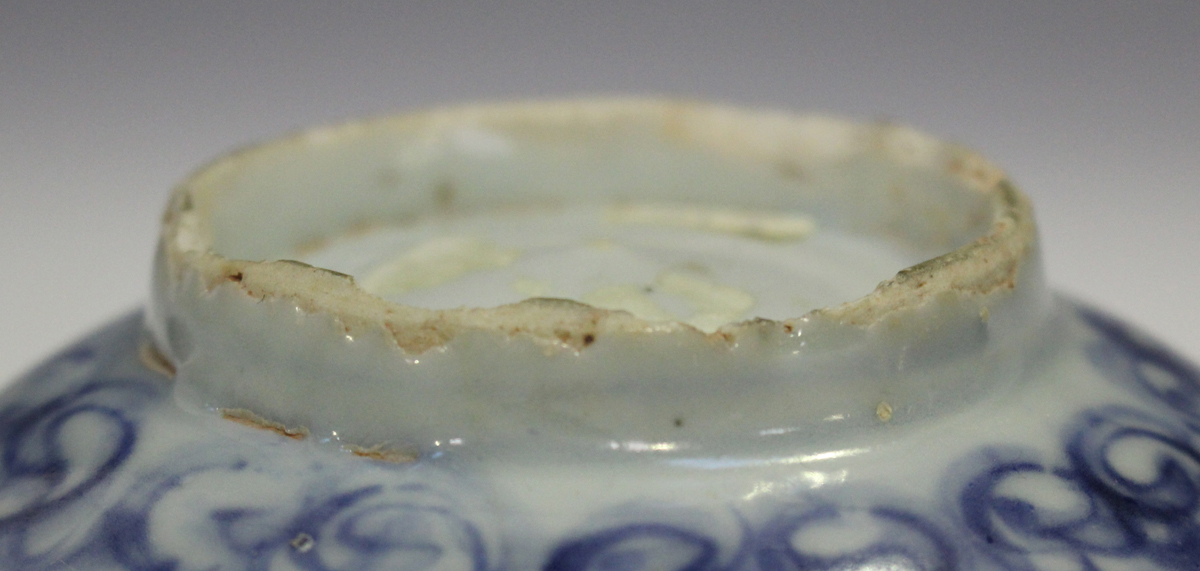 Two Chinese blue and white porcelain circular bowls, Ming dynasty, each exterior painted with - Image 10 of 14