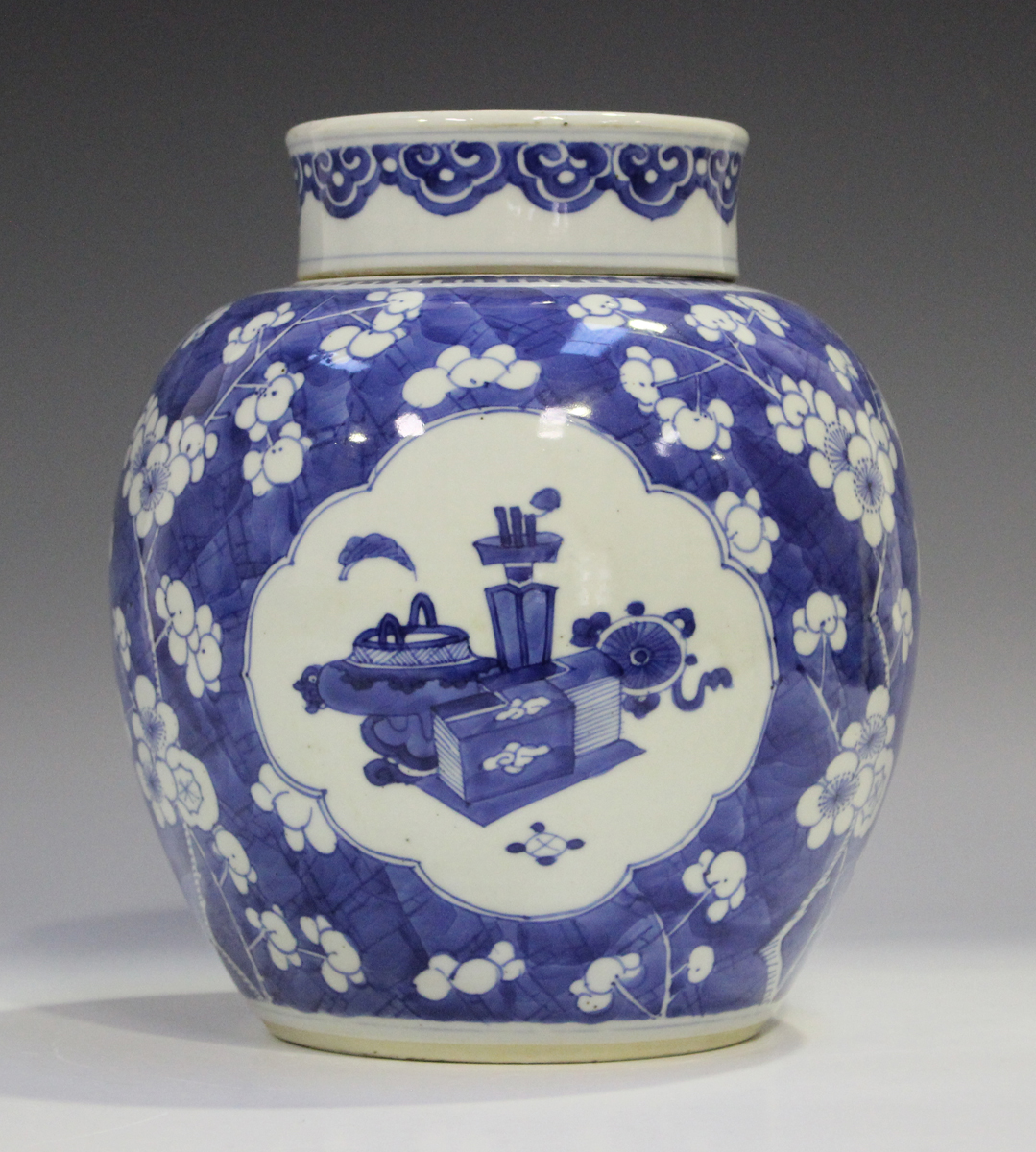 A Chinese blue and white porcelain ginger jar and cover, Kangxi period, painted with panels of - Image 10 of 11