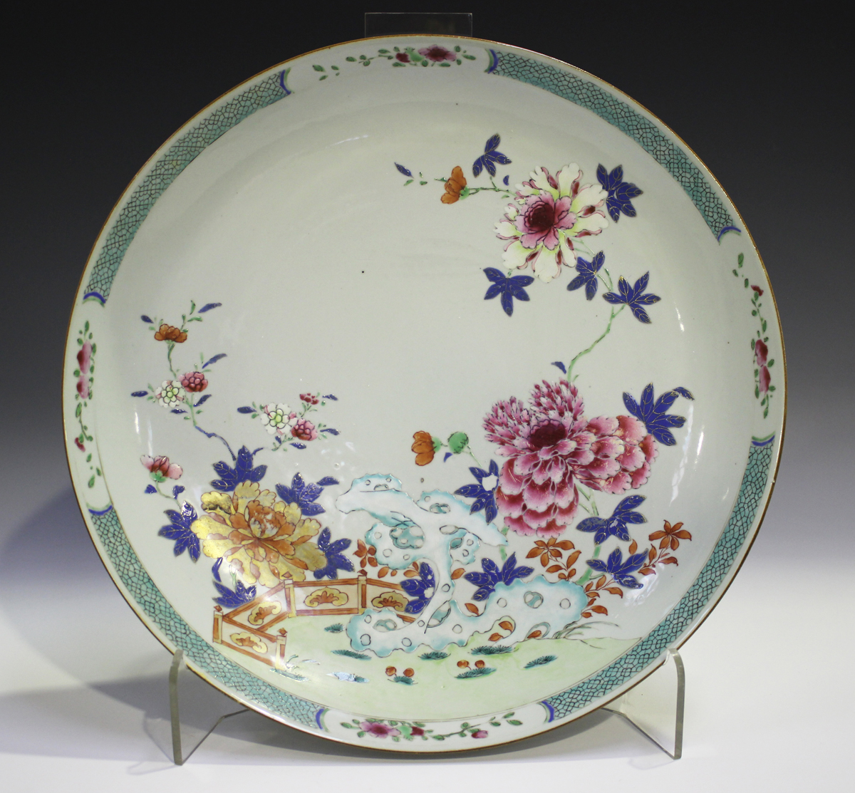 A Chinese famille rose export porcelain circular dish, Yongzheng/Qianlong period, painted with a