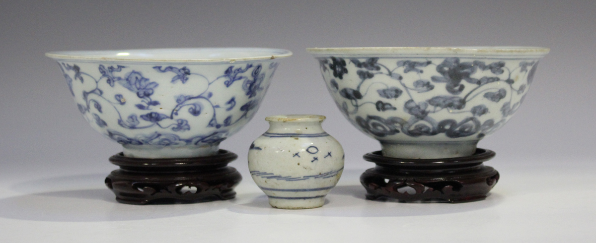 Two Chinese blue and white porcelain circular bowls, Ming dynasty, each exterior painted with - Image 14 of 14