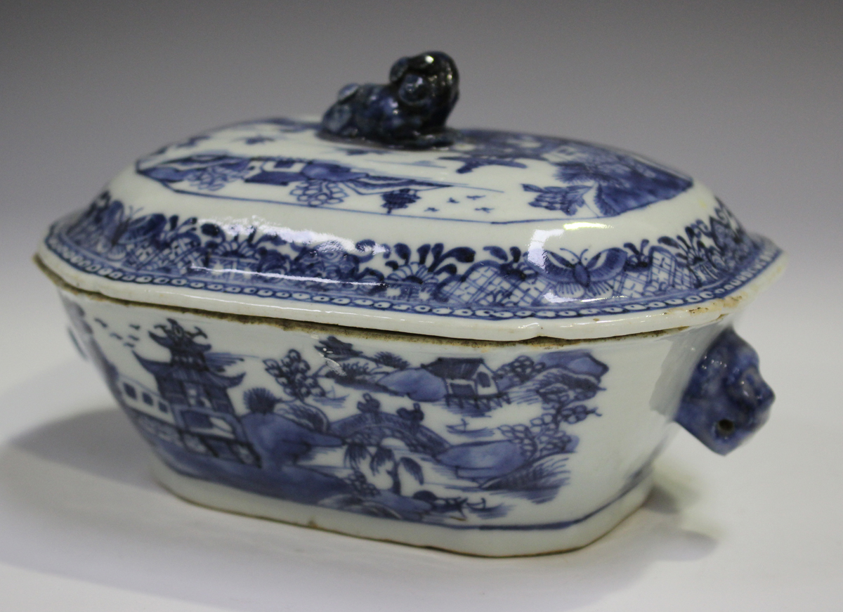 A Chinese blue and white export porcelain tea caddy, late Qianlong period, the sides painted with - Image 13 of 18