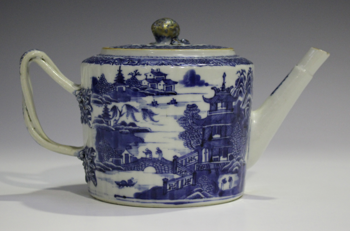 A Chinese blue and white export porcelain teapot and cover, Qianlong period, of gently fluted