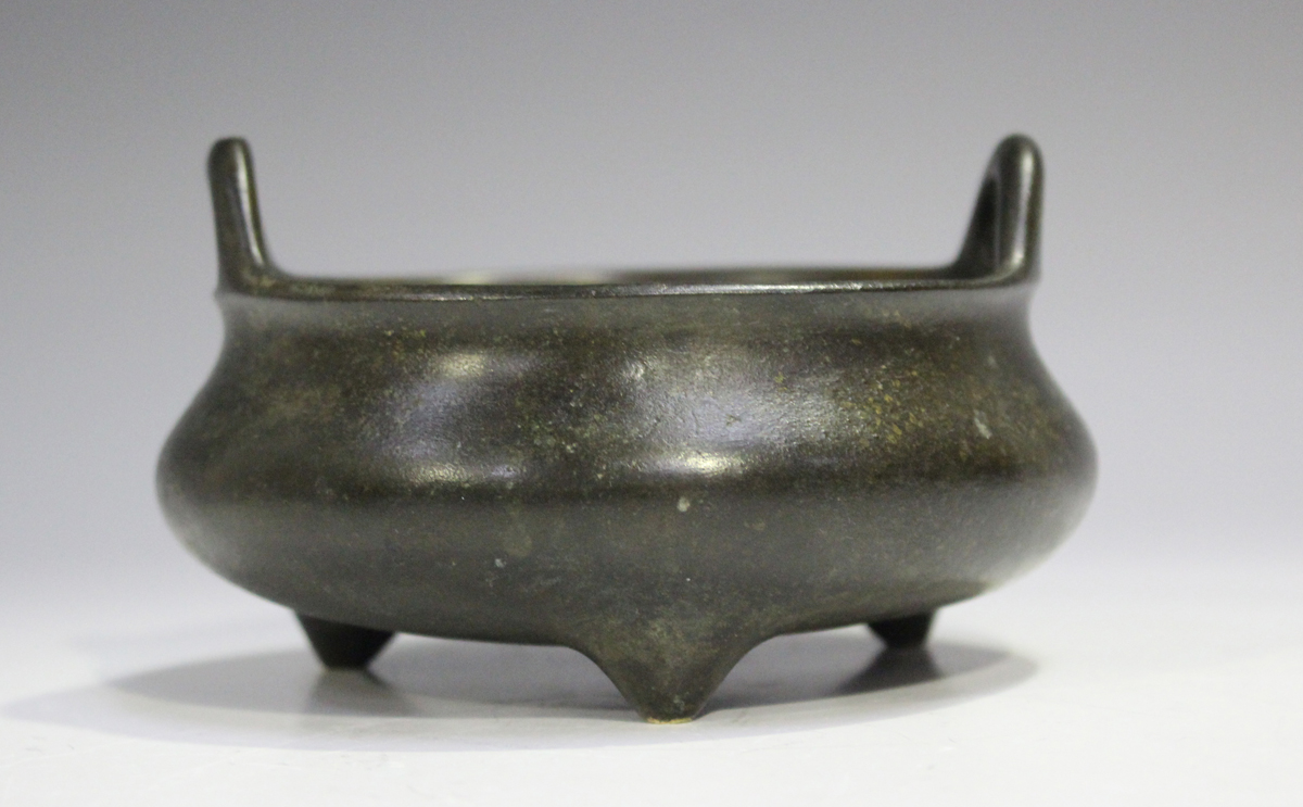 A Chinese brown patinated bronze tripod censer, mark of Xuande but probably Qing dynasty, of - Image 8 of 8