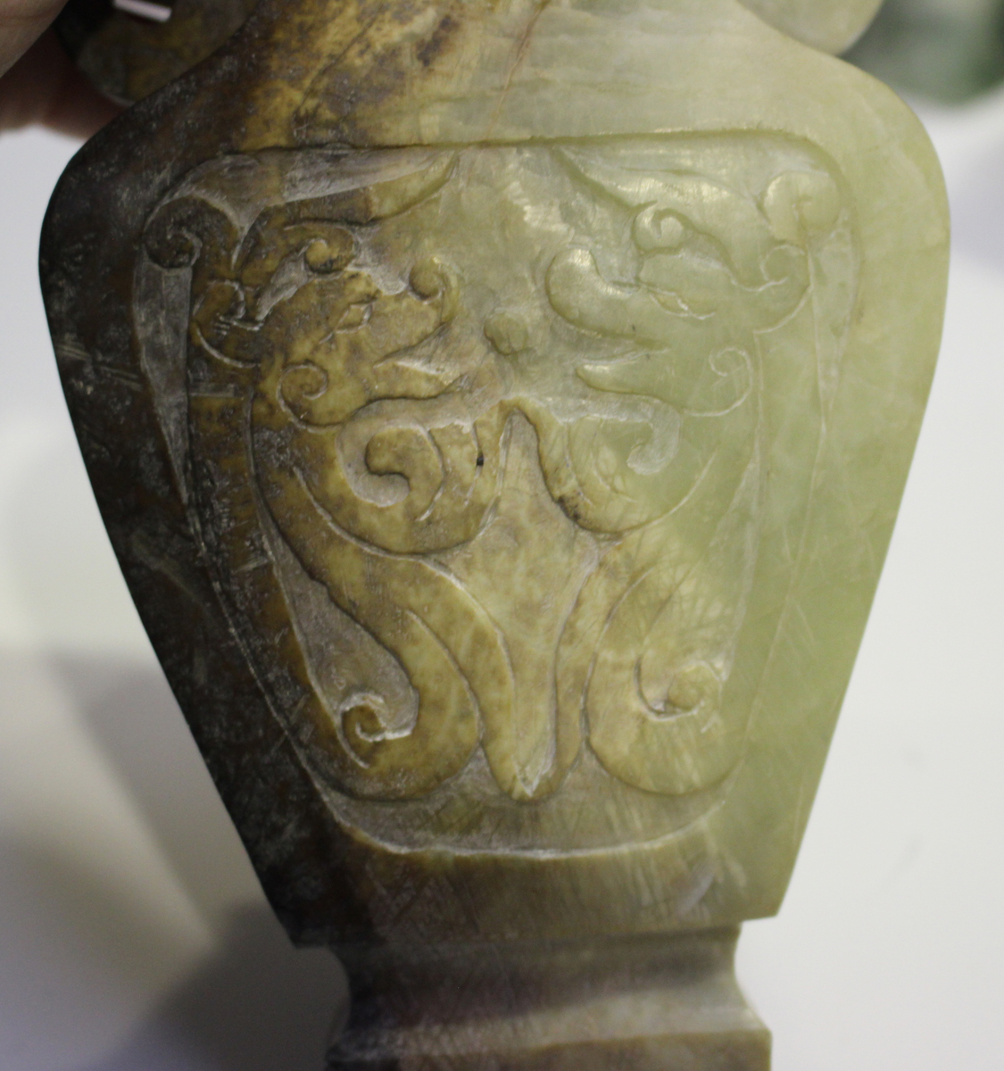 A group of Chinese hardstone carvings, mostly 20th century, including a pair of green quartz - Image 3 of 20