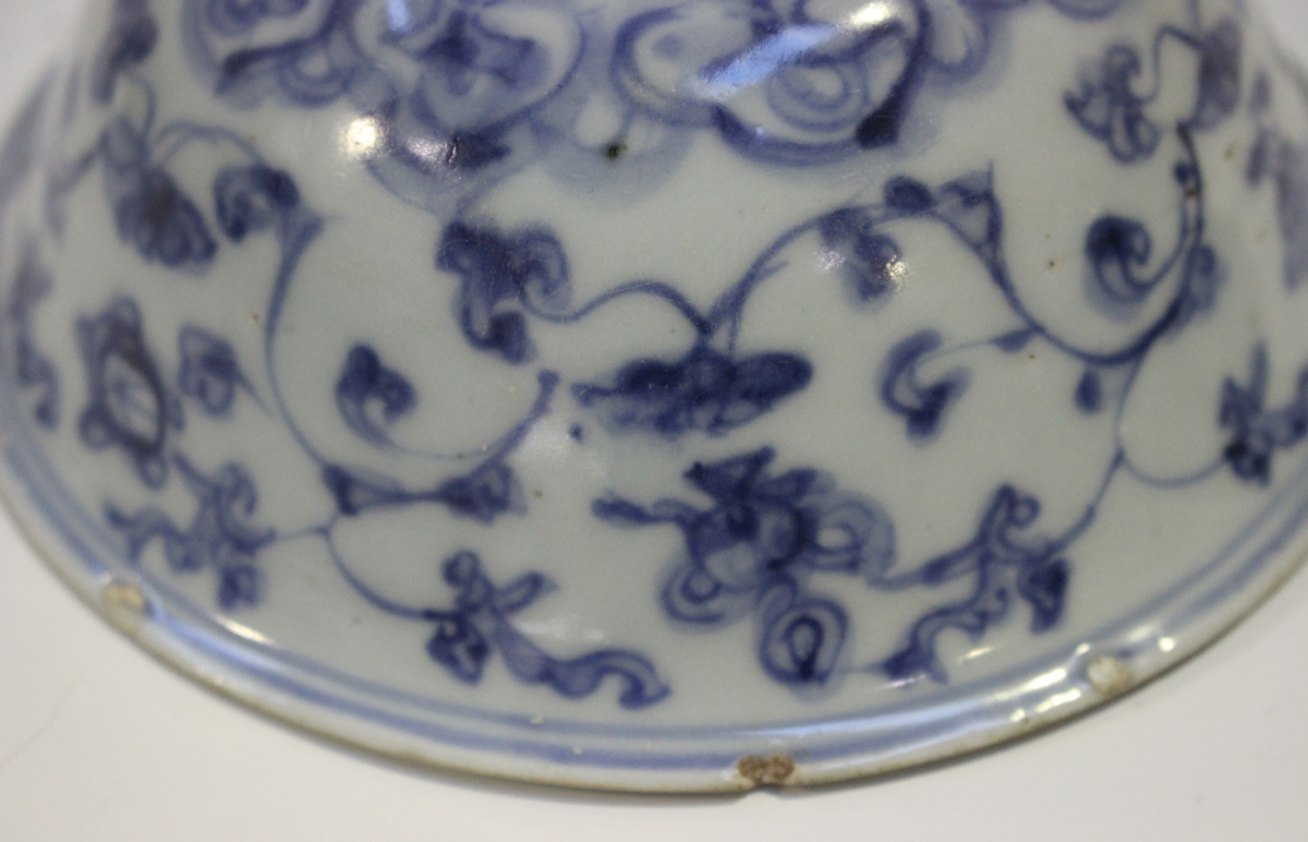 Two Chinese blue and white porcelain circular bowls, Ming dynasty, each exterior painted with - Image 6 of 14