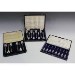 A set of eight George V silver laurel pattern teaspoons, Sheffield 1931 by Walker & Hall, cased,