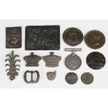 A small group of collectors' items, including a small bronze medallion depicting classical