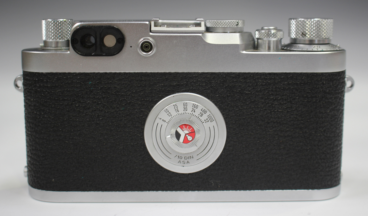 A Leica IIIg camera, No. 934525, circa 1958, with Leitz Summicron f=5cm 1:2 lens, No. 1478776, - Image 4 of 5