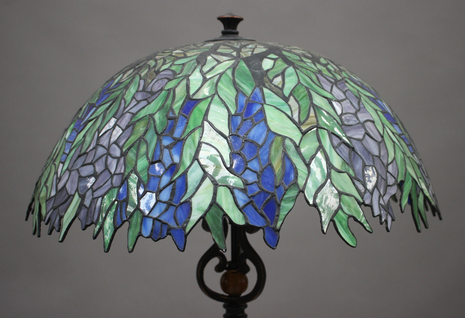 A modern anodized metal lamp standard, fitted with a large Tiffany style stained and leaded glass - Image 5 of 5