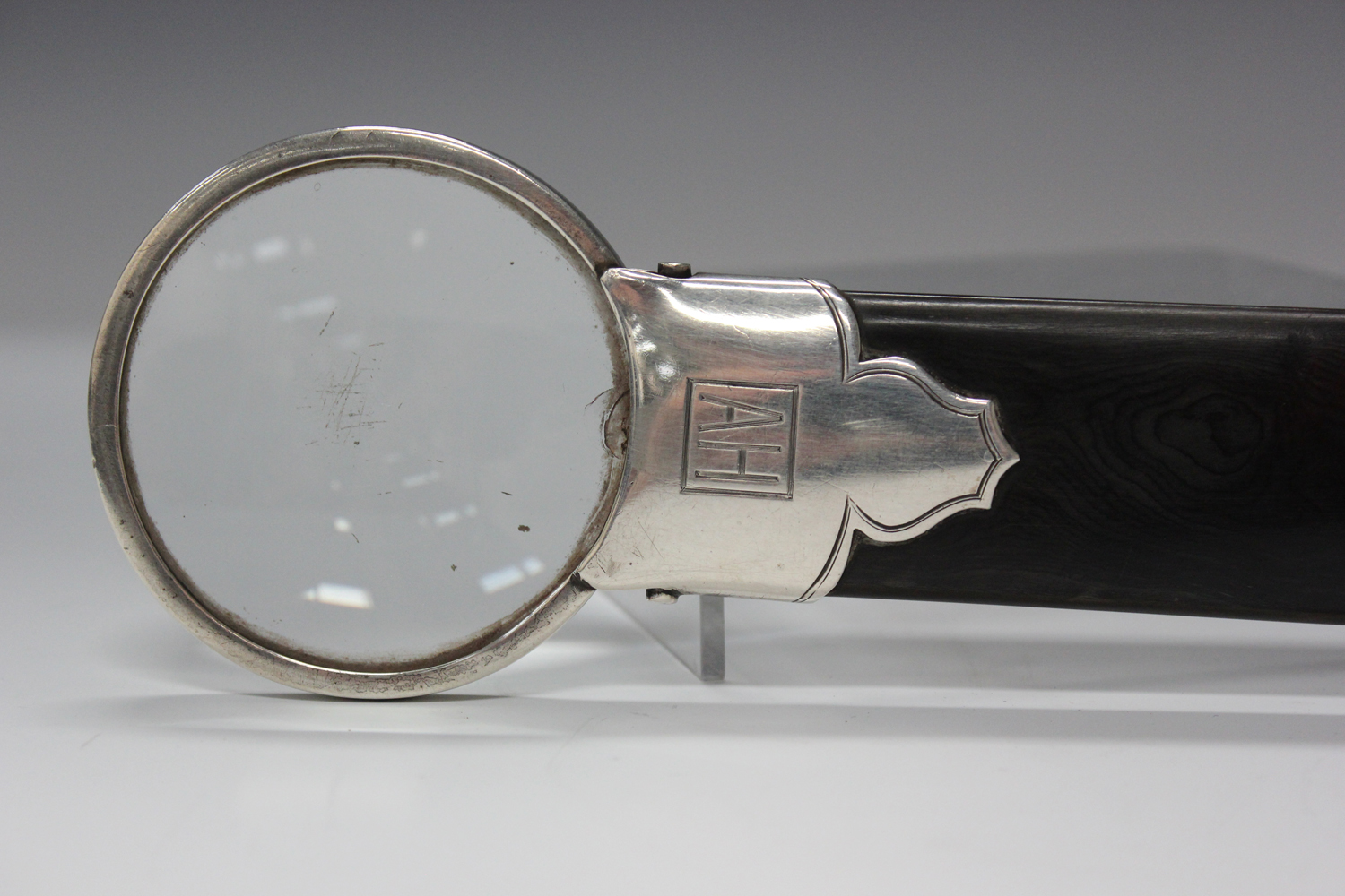 An early 20th century tortoiseshell and silver mounted page turner with magnifying lens terminal, - Image 5 of 5