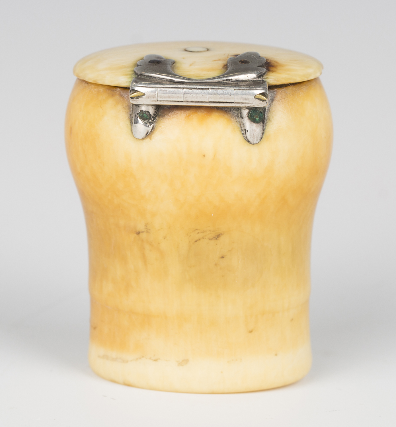 An early 18th century Scottish ivory snuff mull of turned ogee form, the lid with silver foliate - Image 4 of 5