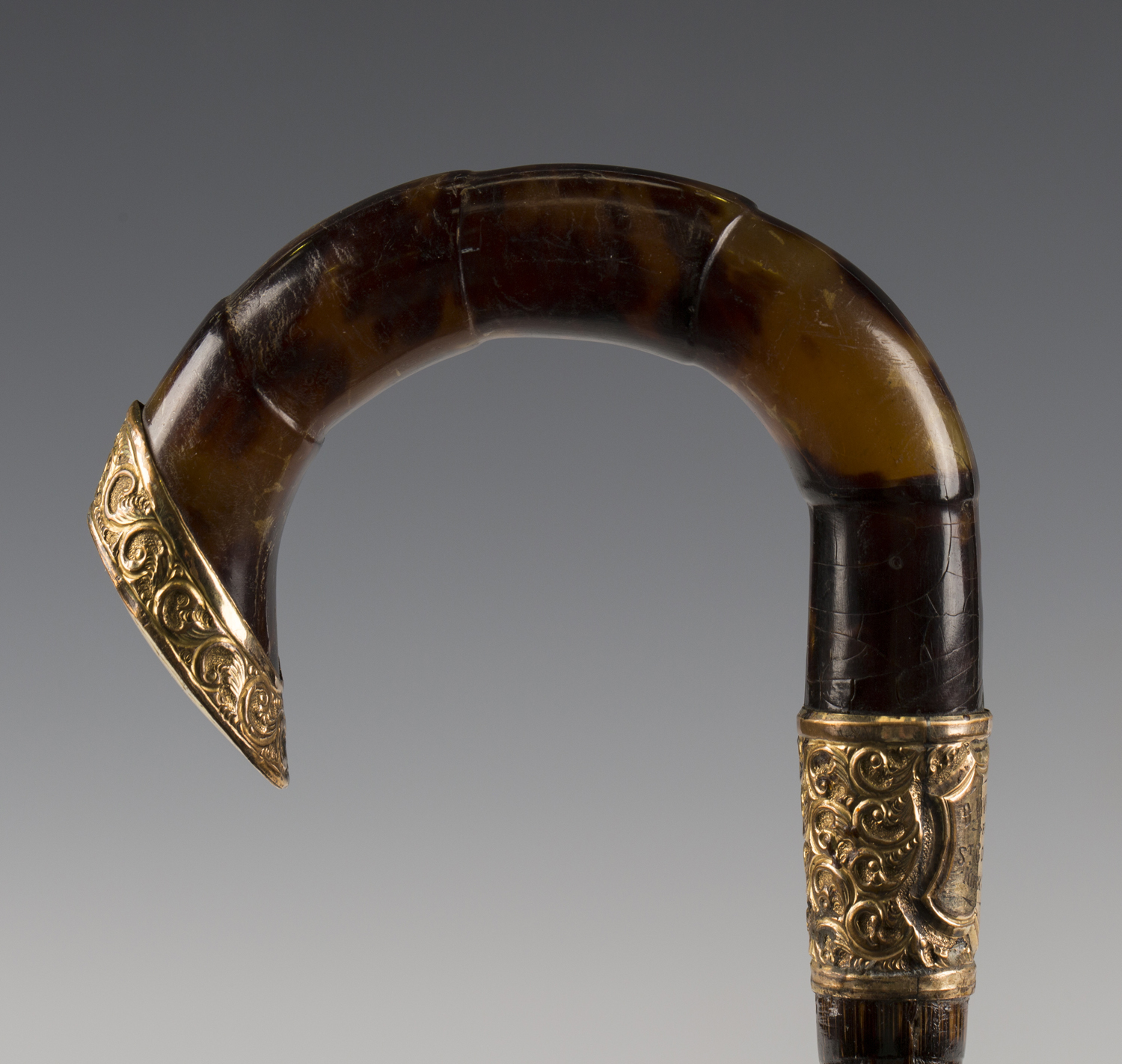 A late 19th century palmwood walking cane, the moulded tortoiseshell handle with gilt metal mount - Image 6 of 7
