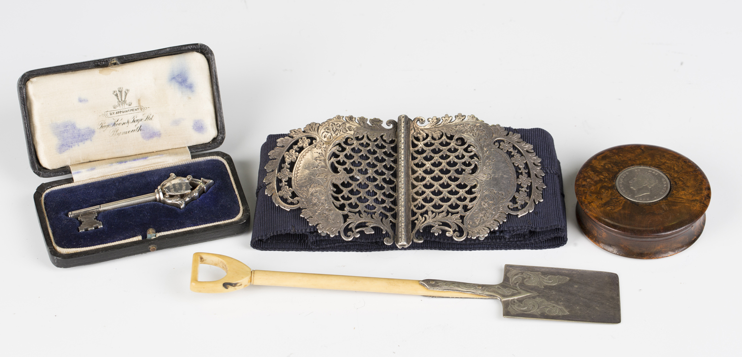 A small group of collectors' items, including a silver presentation key, Birmingham 1928, cased, a