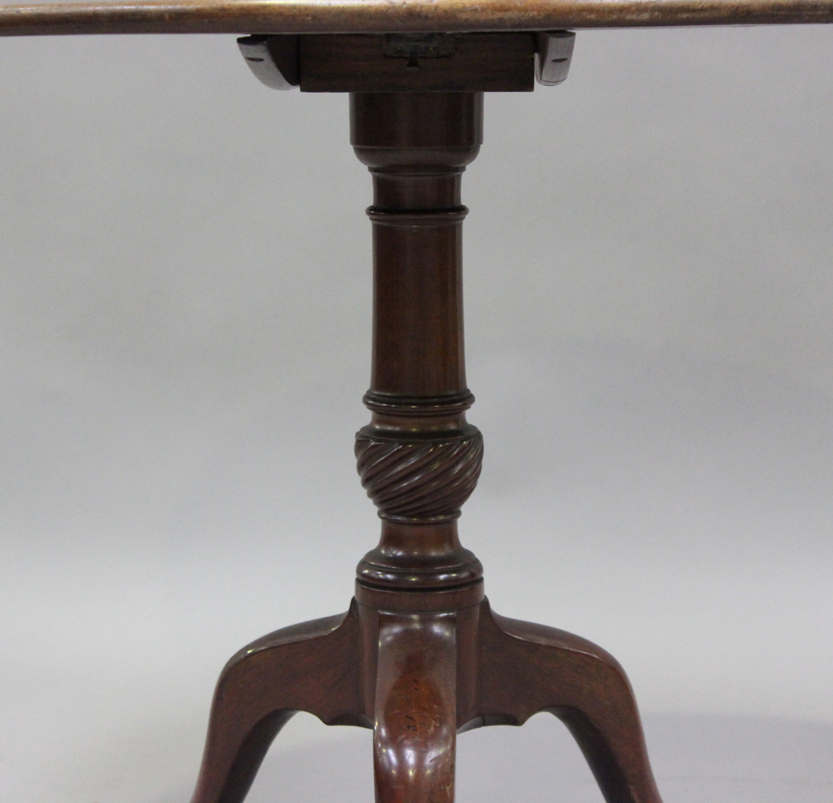 A late George III mahogany tip-top wine table, on tripod cabriole legs, height 72cm, diameter 83cm. - Image 4 of 4