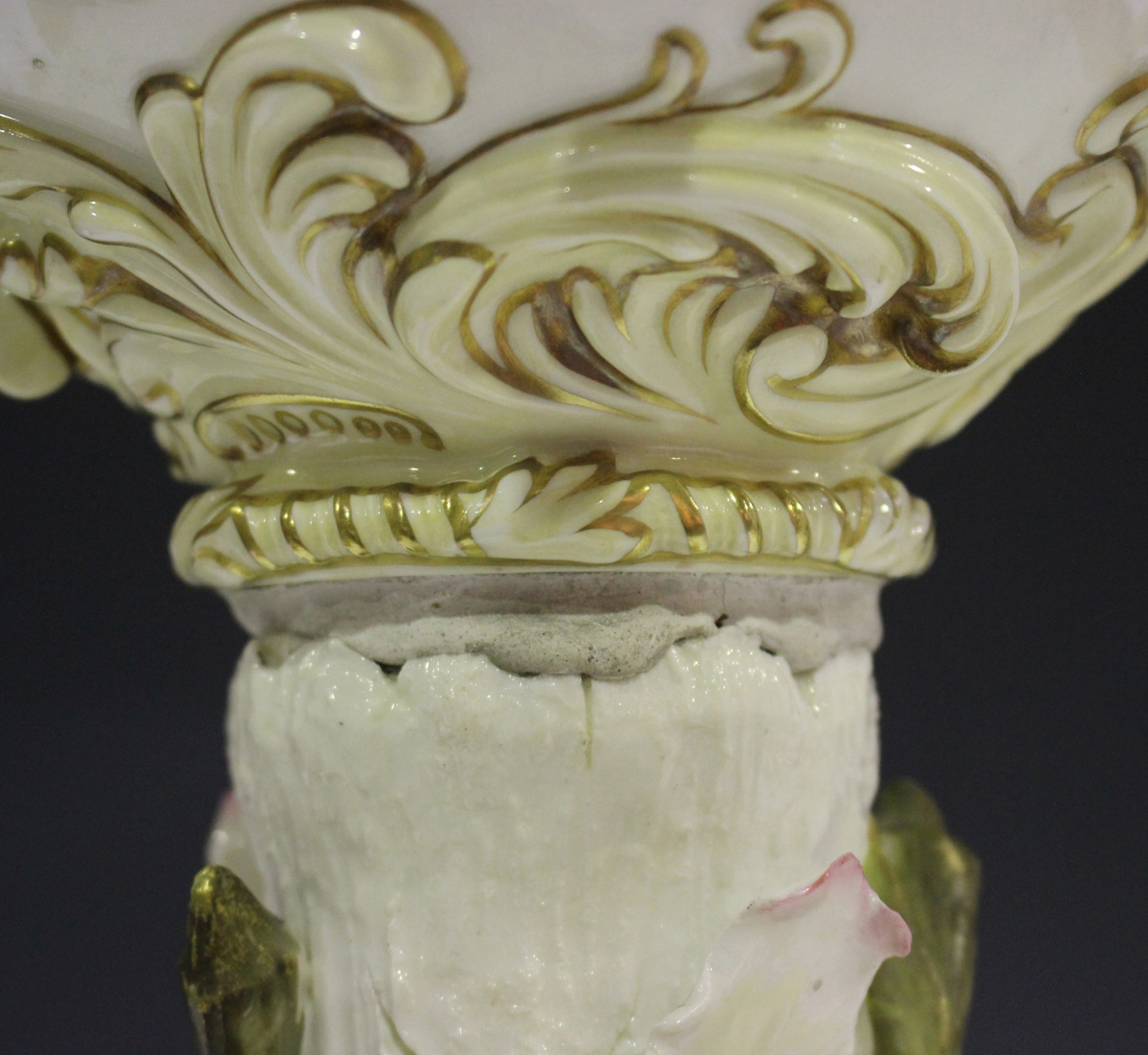 A Moore Brothers oil lamp, late 19th century, the trunk stem applied with four putti and entwined - Image 14 of 17