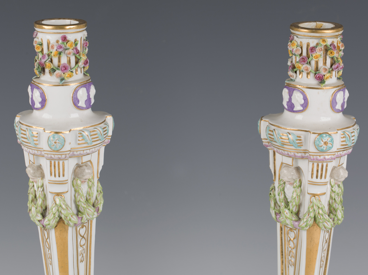 A pair of Meissen candlesticks, 19th century, modelled after Leuteritz as a triangular stem hung - Image 9 of 9