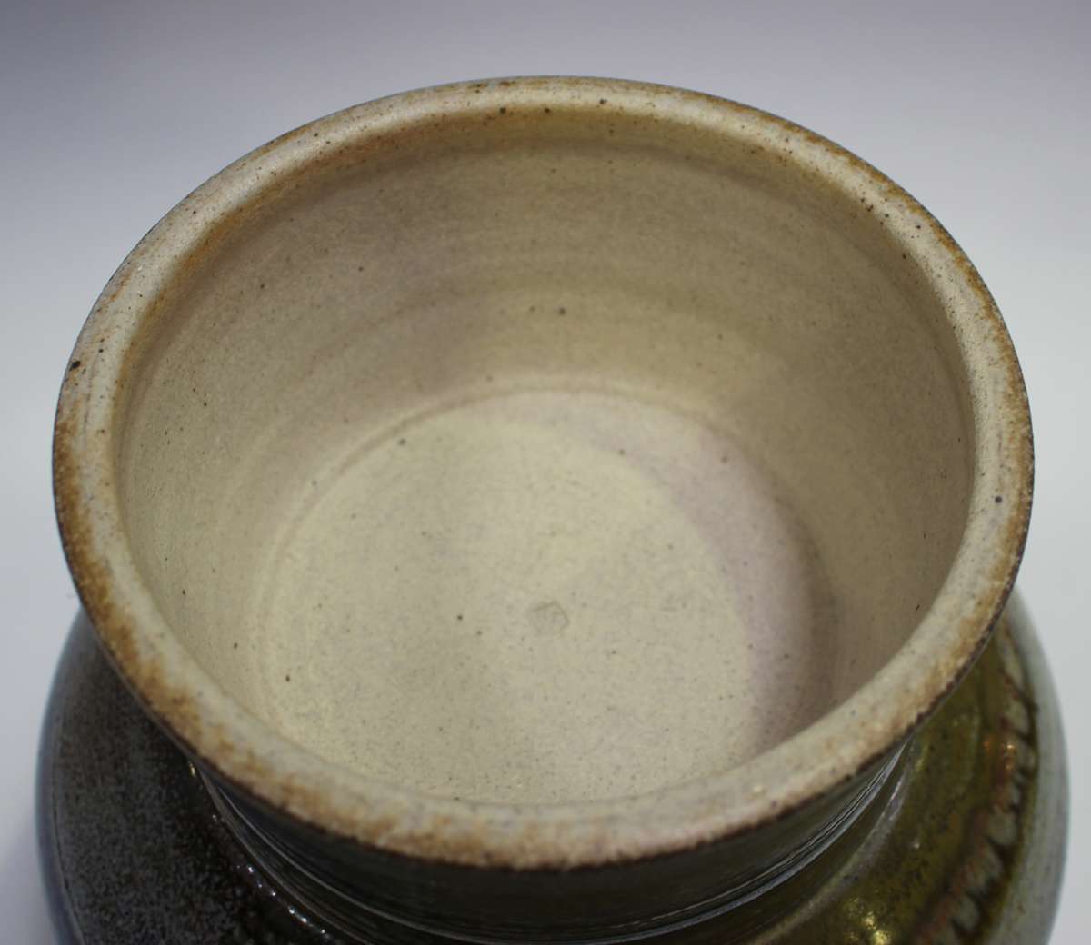 A large Jane Hamlyn studio pottery salt glazed footed bowl, decorated in shades of blue, green and - Image 3 of 7