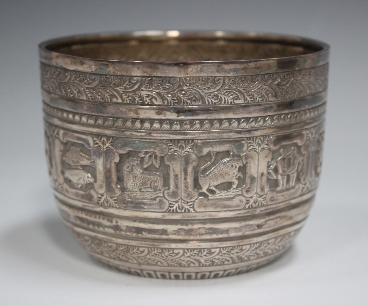 A late Victorian silver sugar bowl, embossed with the twelve signs of the zodiac between foliate - Image 2 of 3