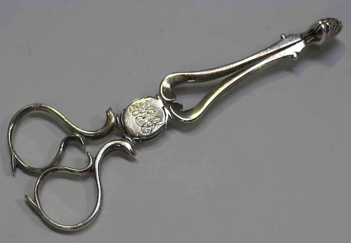 A George III silver punch ladle with shaped oval bowl and pouring lip, fitted with a twisted - Image 3 of 5