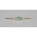 A gold and chrysoprase single stone bar brooch, oak leaf hallmarks, weight 1.9g, width 5.5cm.Buyer’s