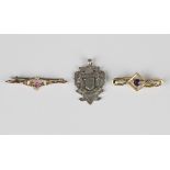 A gold bar brooch, collet set with a circular cut amethyst between two seed pearls, detailed '