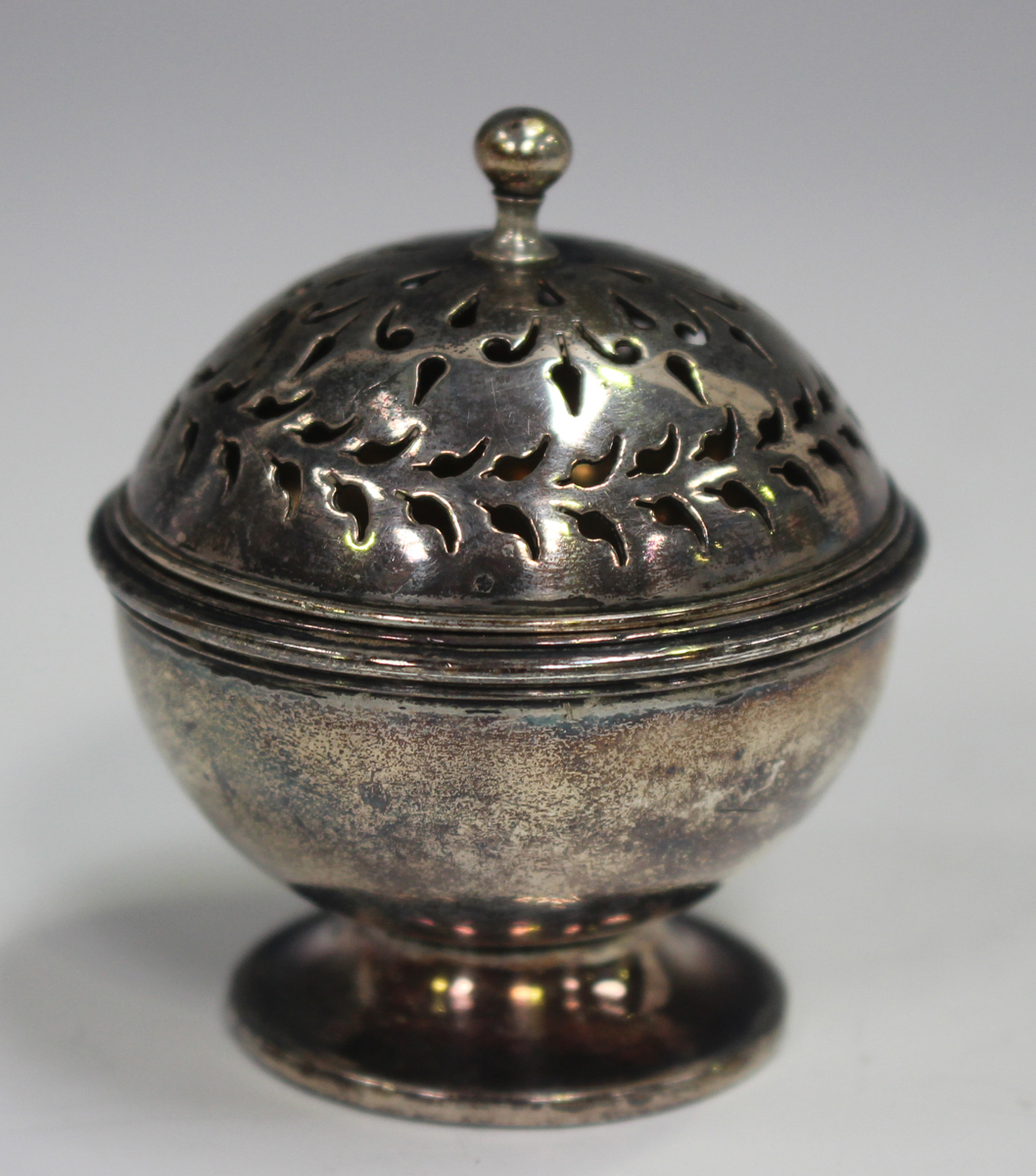 A George IV silver ponce pot of circular form with pierced cover and circular foot, London 1825 by - Image 3 of 6