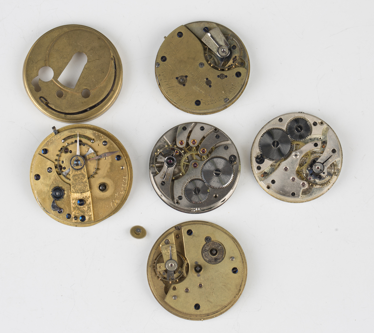 A collection of twenty-six gentleman's pocket watch movements, all but one with white enamel dial, - Image 2 of 8